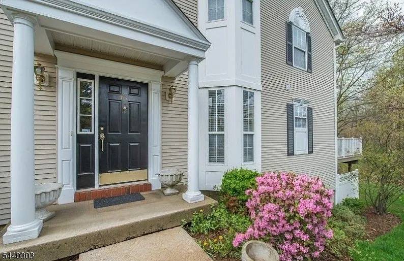 3 bed, 2.5 bath, $4,800 — Photo 2