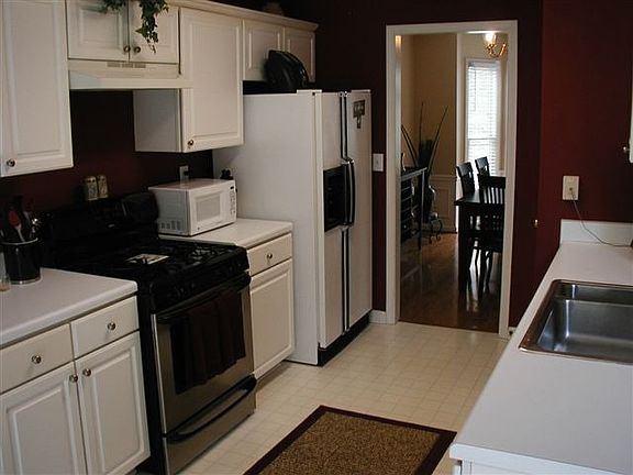 Kitchen Features SS Appliances