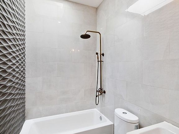 5th image of 69 Clarkson Ave APT 2