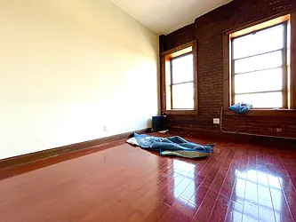 Rented by R New York