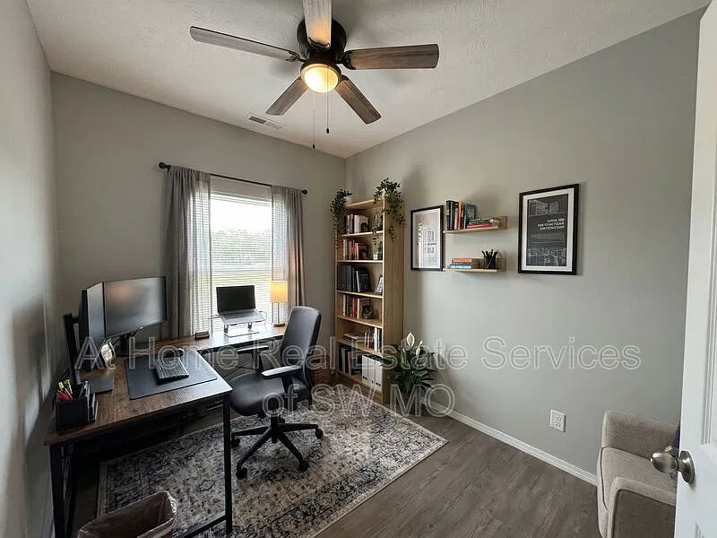 4 bed, 2.0 bath, 1250 sqft, $1,555 — Photo 4