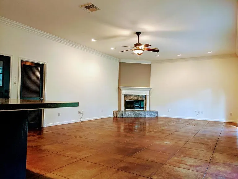 439 Brady Ln — Photo 8