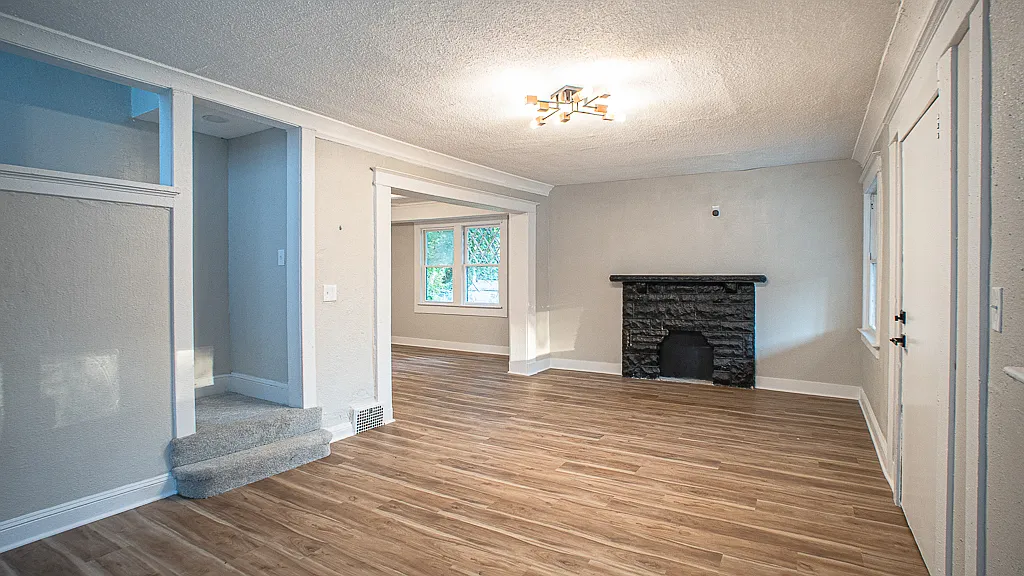 4 bed, 1394 sqft, $2,040 — Photo 3