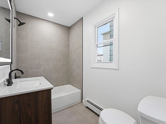 5th image of 212 Seaview Ave #1