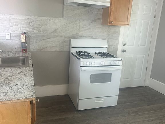 3rd image of 624-26 Cannon St #1