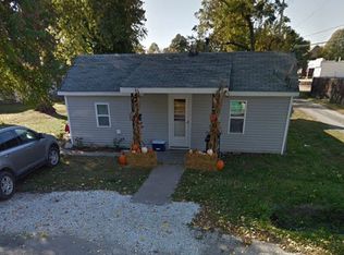 427 4th St, Carrollton, IL 62016