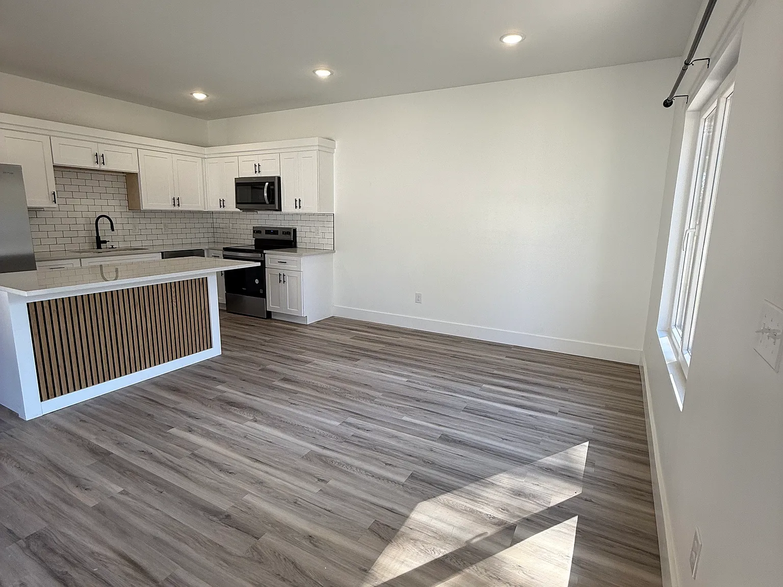 3 bed, 2.5 bath, 1450 sqft, $1,675 — Photo 3