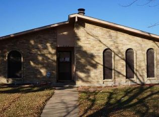 2122 Palmer Trl, Grand Prairie, TX 75052