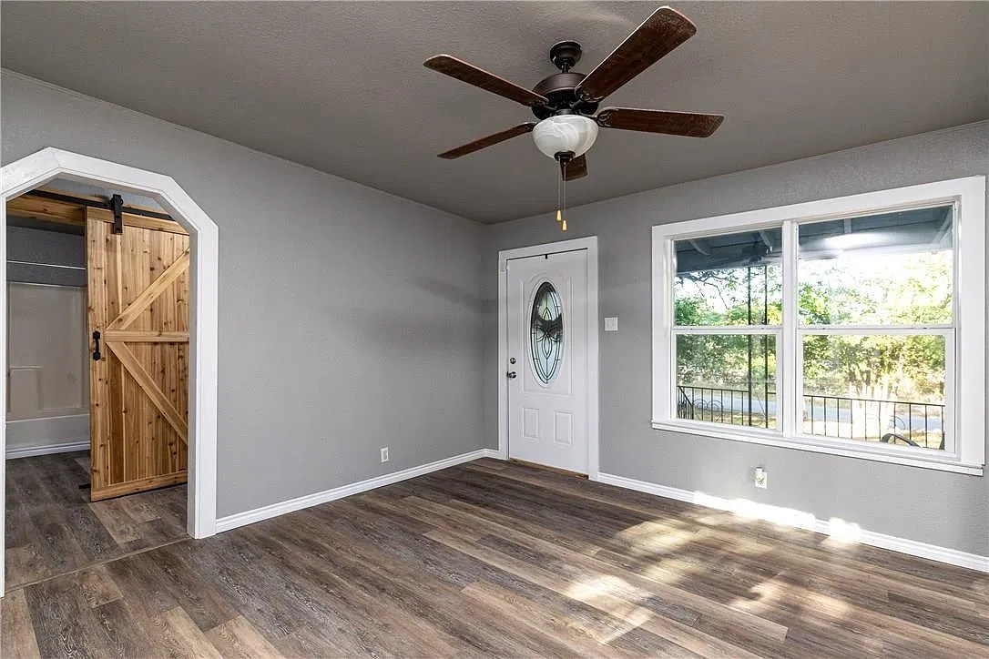 3 bed, 1256 sqft, $1,900 — Photo 4
