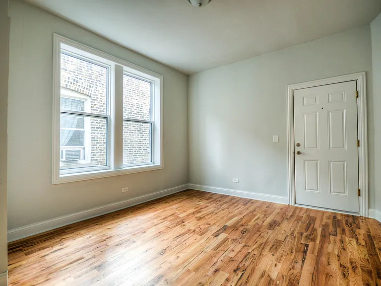 2111 N Western Ave #1R — Photo 2