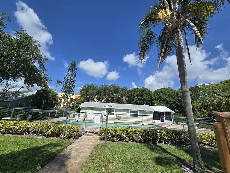 1530 Royal Forest Ct — Photo 40