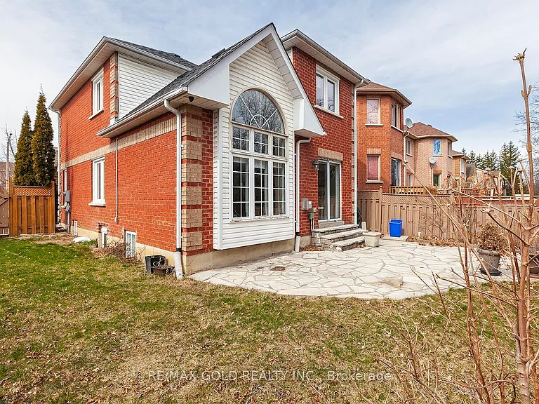 1 Ripley Cres — Photo 5