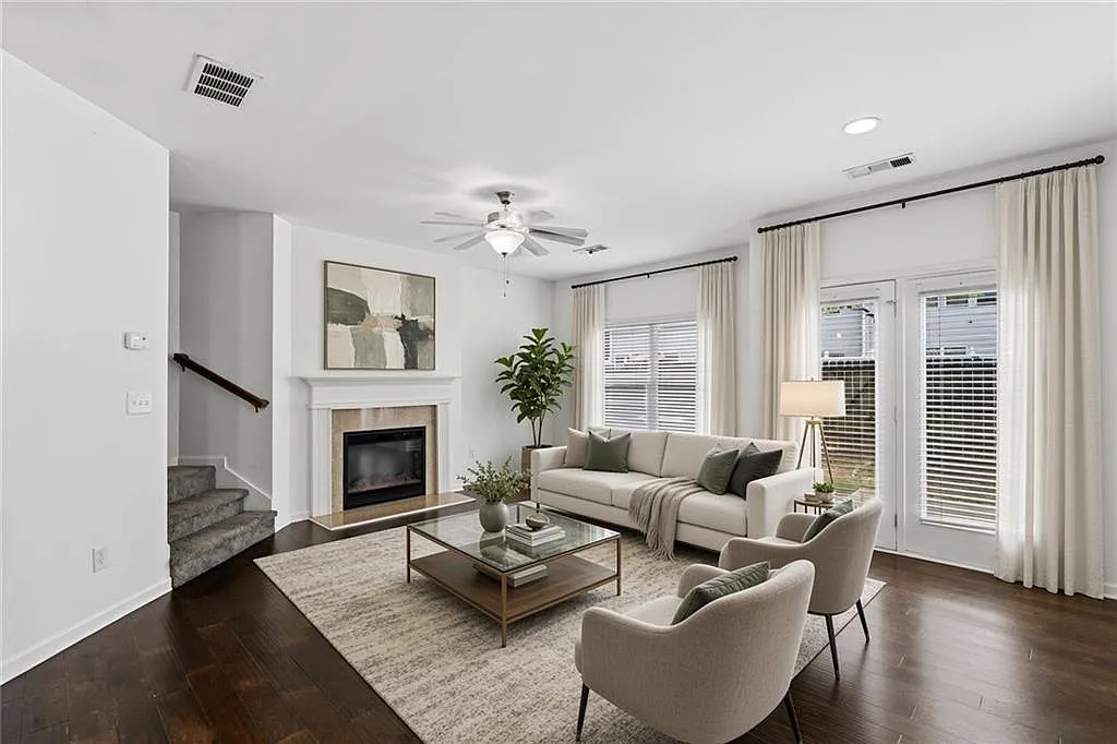 3 bed, 2.5 bath, 1600 sqft, $1,900 — Photo 3