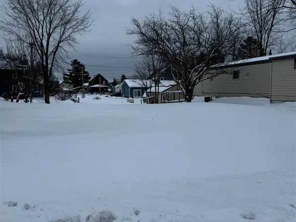 209 3rd Ave N, Biwabik, MN 55708