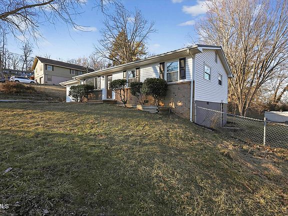 3rd image of 106 Salem Dr