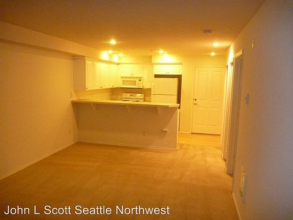 5th image of 12034 15th Ave NE Unit 107