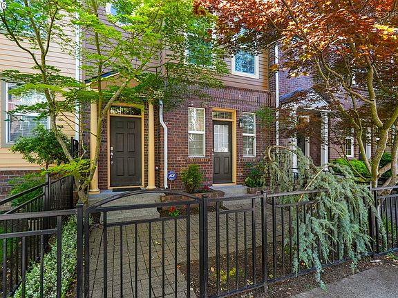3rd image of 808 NE Caden Ave