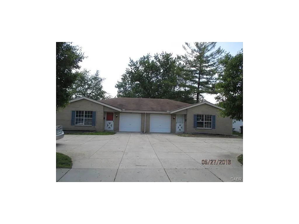 208 N Main St photo 1