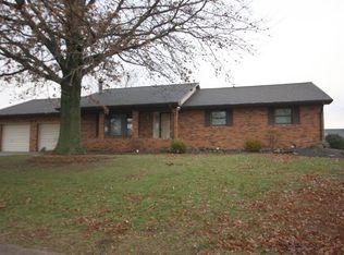 1418 Maple Leaf Dr, Jasper, IN 47546