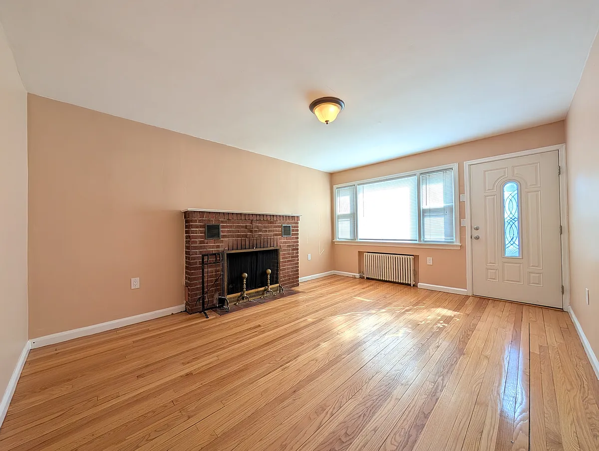 Building Photo - 637 8th St #1