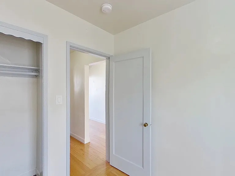 2501 Benvenue Ave — Photo 10
