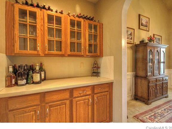 5th image of 123 Chaucer Ln