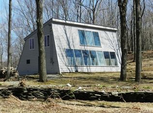 17 Mount Tom Rd, Pawling, NY 12564