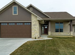 2715 Highland Dr, Marion, IA 52302