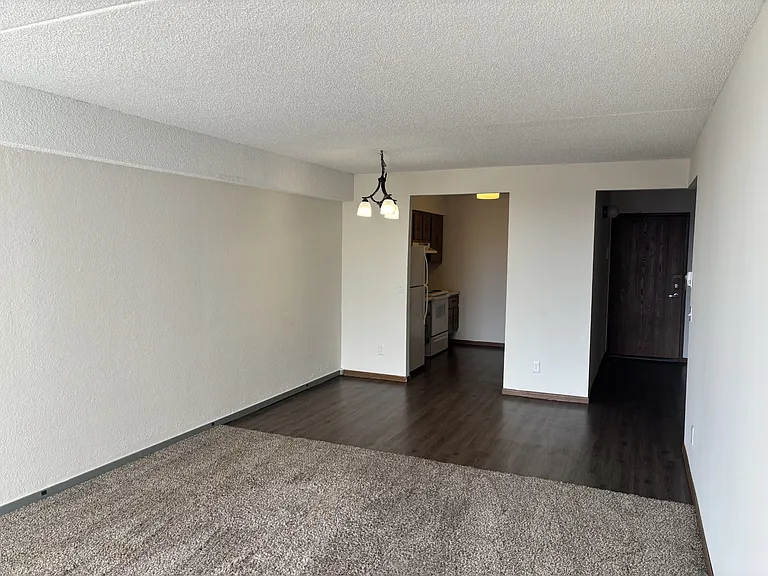 Creek Point Apartments — Photo 9