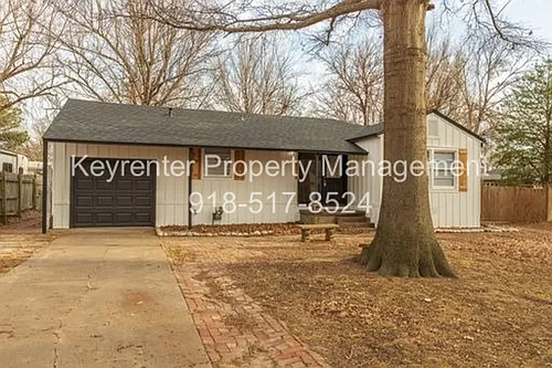 2527 S Oswego Ave Photo 1