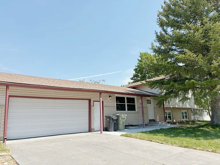 2180 Westcliff Dr — Photo 1
