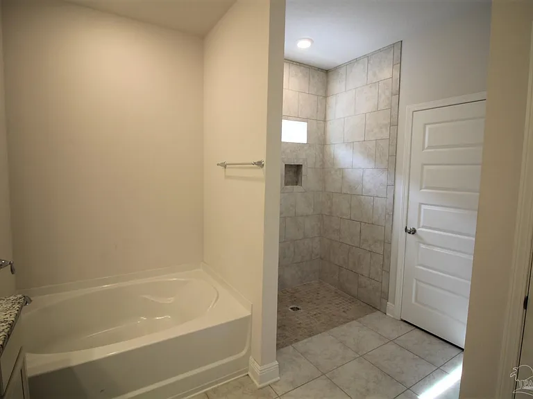 8006 Burnside Loop — Photo 14