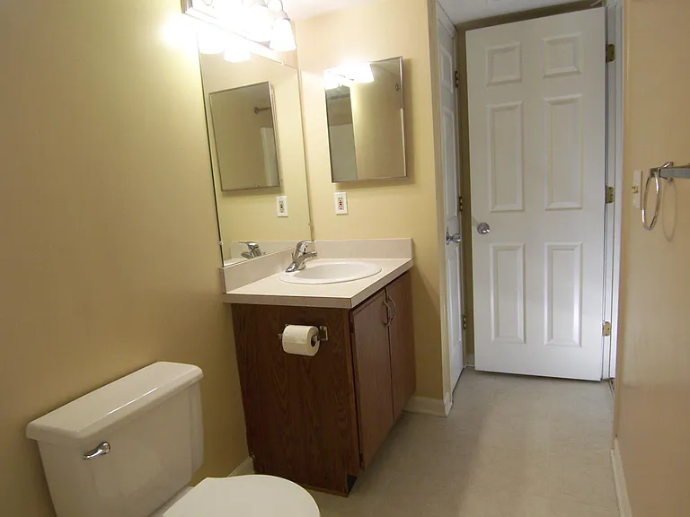 111 Fieldcrest St — Photo 8