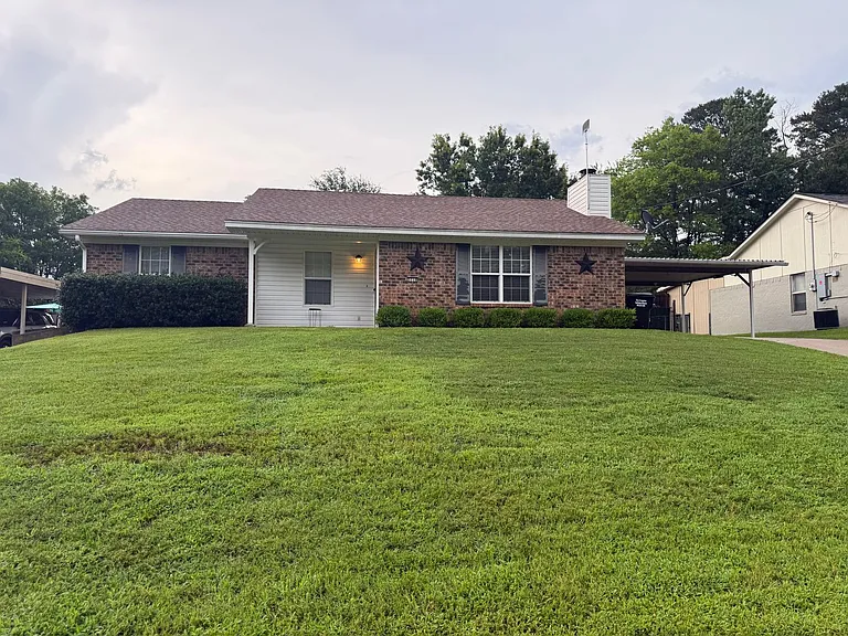 3710 Pratt Dr — Photo 1