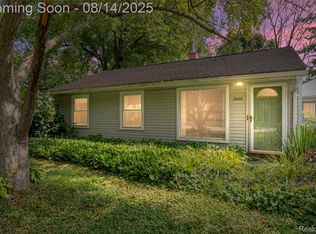 2848 Edna Jane Dr, Auburn Hills, MI 48326