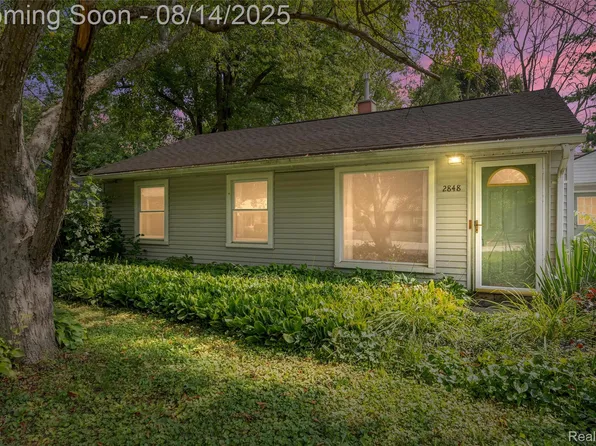 2848 Edna Jane Dr, Auburn Hills, MI 48326