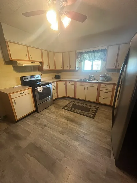 5 bed, 1288 sqft, $2,100 — Photo 4