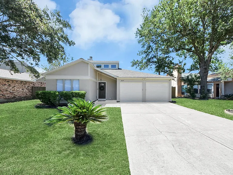 18019 Autumn Hills Dr — Photo 1