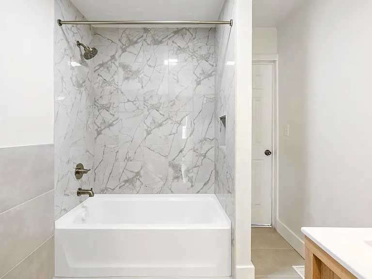 2679 Olympia Ave — Photo 12