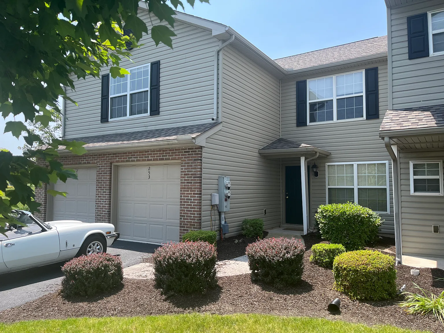 3 bed, 1722 sqft, $2,295 — Photo 2