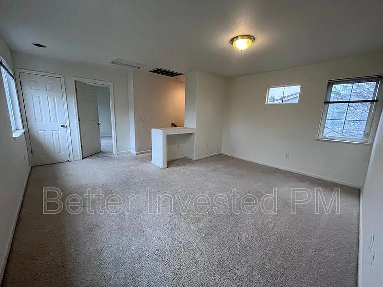 1429 Woodside Cir — Photo 7