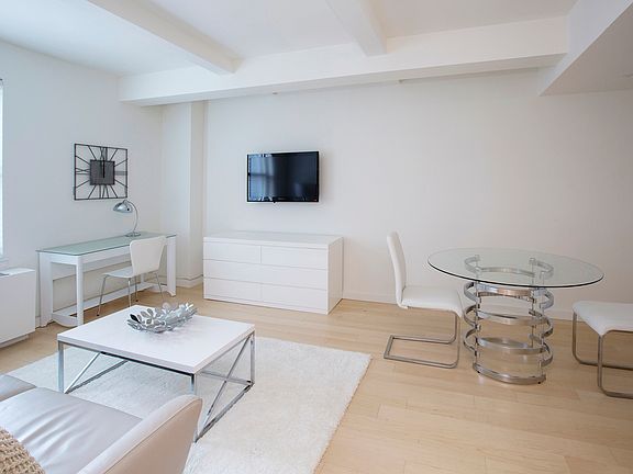 5th image of 150 W 51st St APT 1406