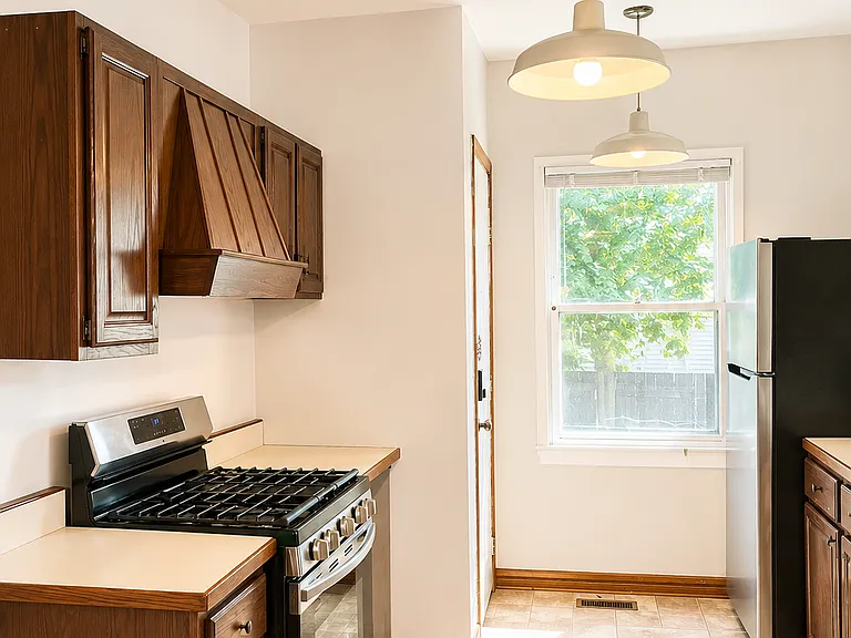 821 W Liberty St #1 — Photo 6