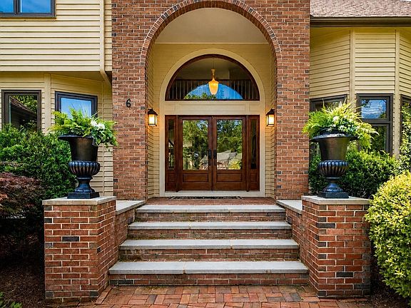 3rd image of 6 Windsor Pl
