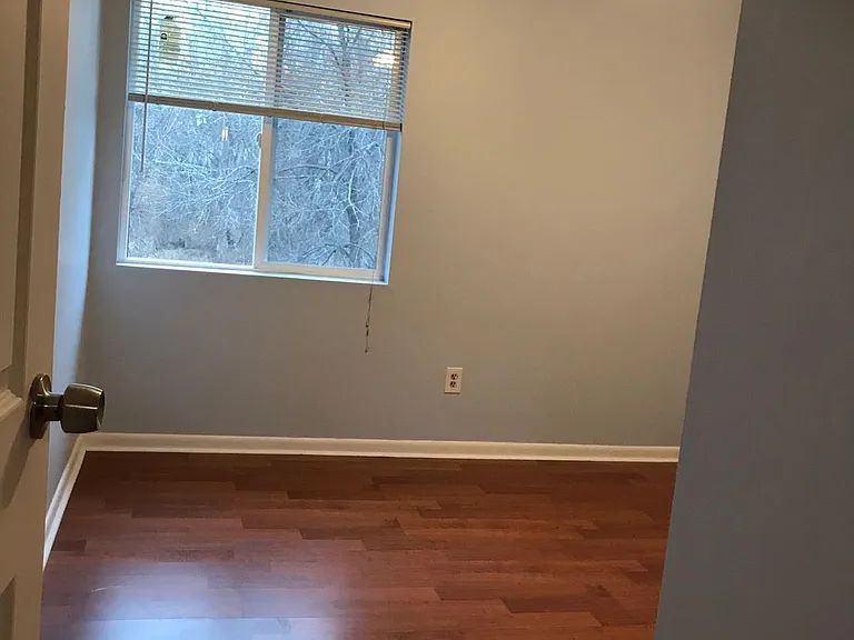 Guest bedroom.