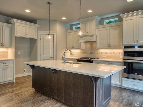 Pictures for illustration purposes only. Actual plans and specs may vary. Some features may be considered upgrades. 