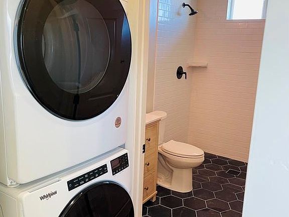 3rd image of 831 Trinity Dr #200