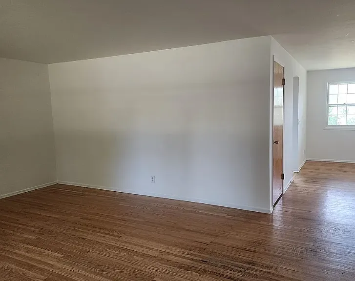 185 Jamestown Ter — Photo 3