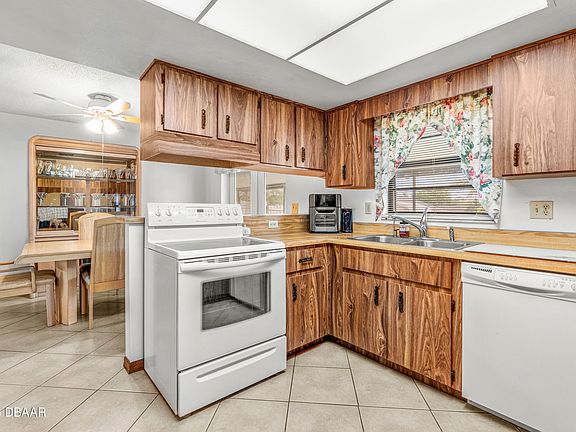 4th image of 2970 Lagoon Ave