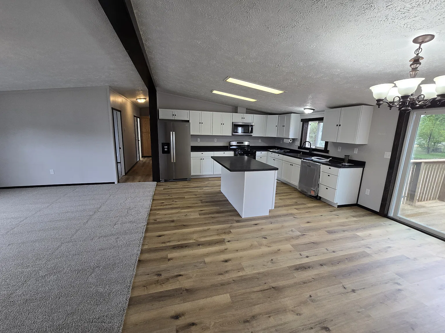 3 bed, 1557 sqft, $2,200 — Photo 2